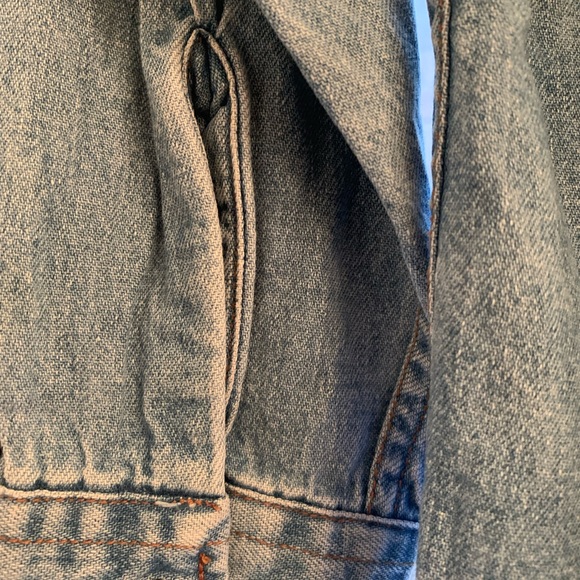 Vintage Levi’s denim button-up shirt - Picture 7 of 7